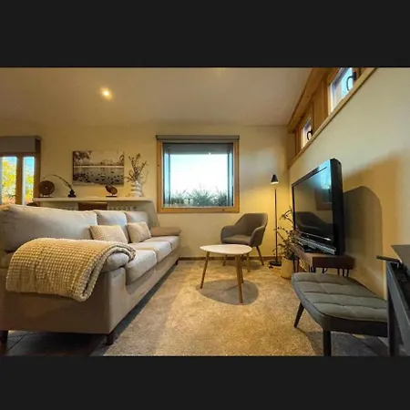 Cal Gatesques 3 Apartment